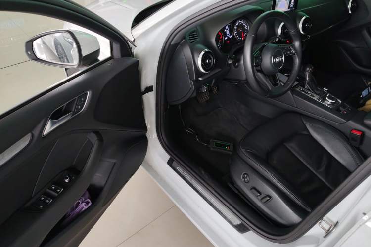 Used Audi A3 2017 Limousine 35 TFSI Style Edition Driver Seat