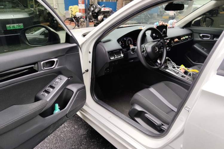 Used Honda Civic 2022 240TURBO CVT Dynamic Edition Driver Seat