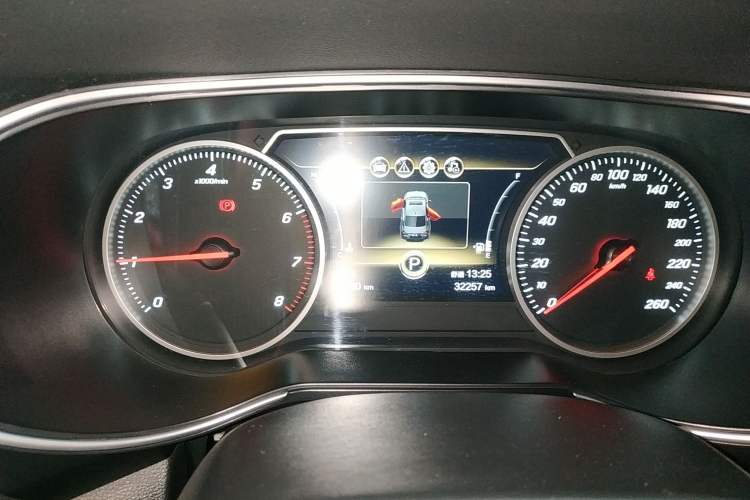 Used Hongqi H5 2022 Classic Model 1.5T DCT Flagship Edition Instrument Cluster