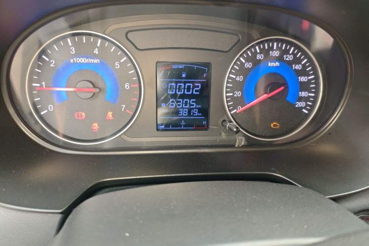 Used Dongfeng Fengon 380 2022 1.5L Luxury Edition Passenger Vehicle 5 Seats Odometer Close Up