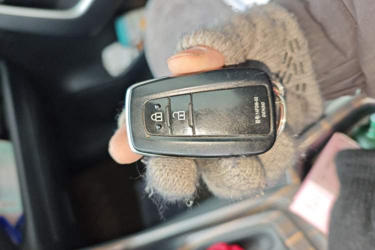 Used Toyota RAV4 2020 2.0L CVT Two-Wheel Drive Fashion Edition Vehicle Key