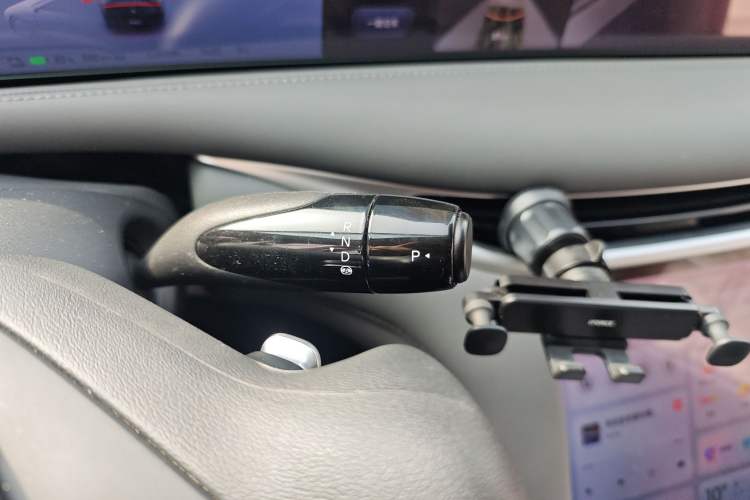 Used IM L6 2024 Max Long-Range Version Gear Lever