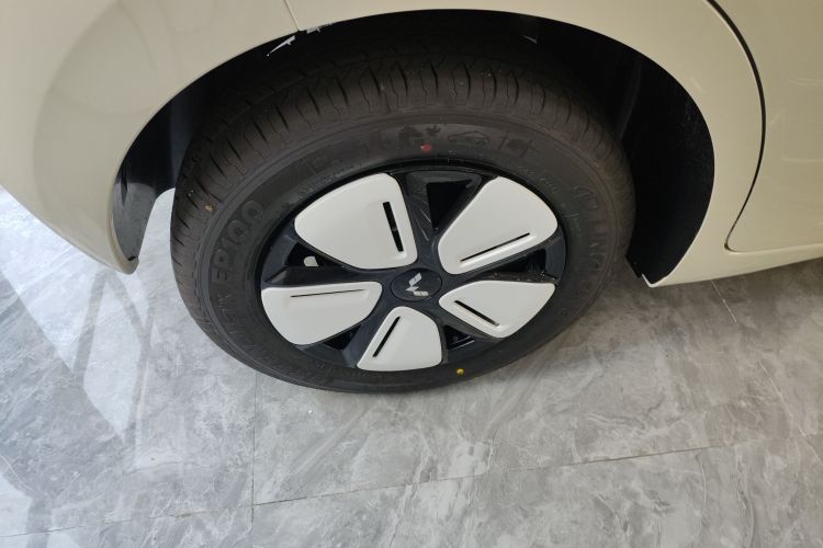 Used Wuling Hongguang MINIEV 2025 Four-Door Version Advanced Edition Right Rear Wheel Hub