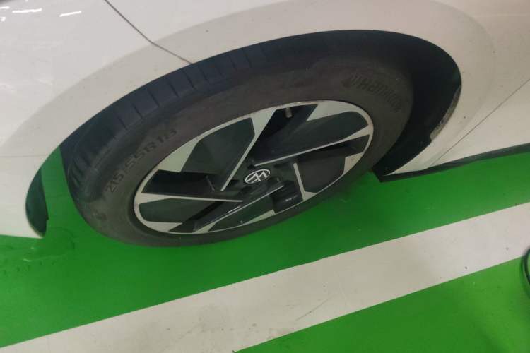 Used Volkswagen ID.3 2025 Smart Edition Outstanding Model Left Front Wheel Hub