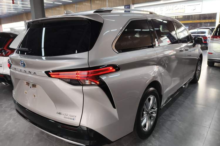 Used Toyota Sienna 2021 2.5L Hybrid Ultimate Edition