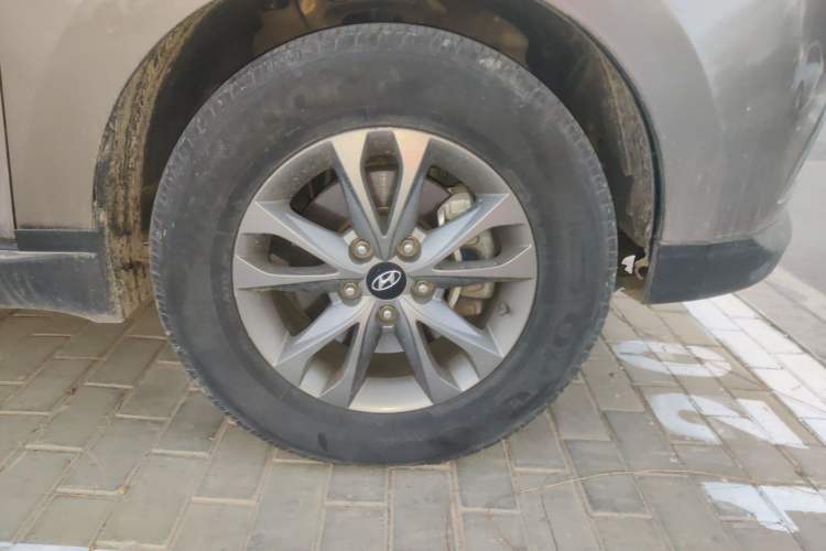 Used Hyundai ix35 2013 2.0L Automatic Two-Wheel Drive Smart GLS China IV Standard