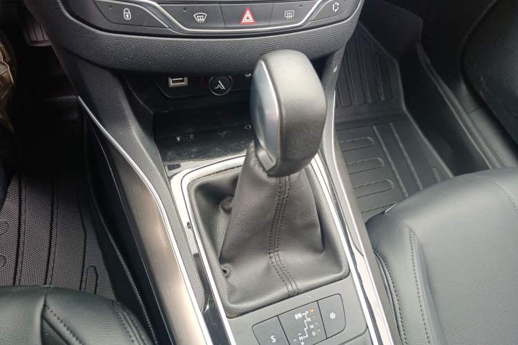 Used Peugeot 408 2016 1.6T Automatic Luxury Edition Gear Lever