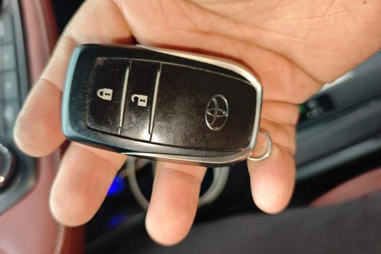 Used Toyota RAV4 2013 2.5L Automatic 4x4 Elite Edition Vehicle Key