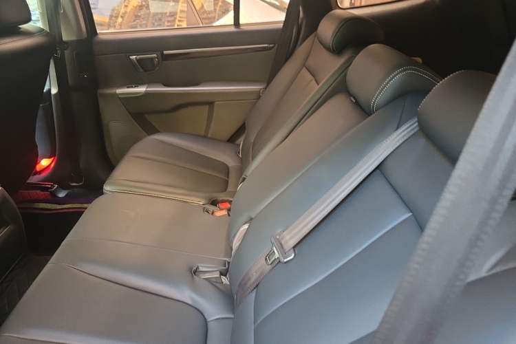 Used Hyundai Santa Fe Classic 2012 2.4 Comfort Edition 5-Seater Two-Wheel Drive