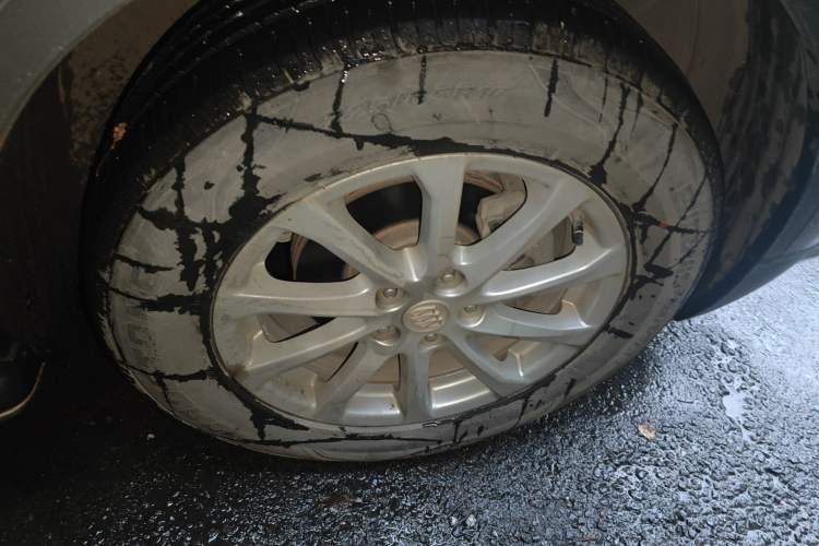 Used Buick Envision 2016 20T Two-Wheel-Drive Elite Model Right Front Wheel Hub