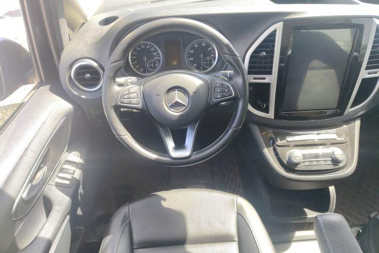 Used Mercedes-Benz Vito 2018 2.0T Business Version China VI Emission Standard
