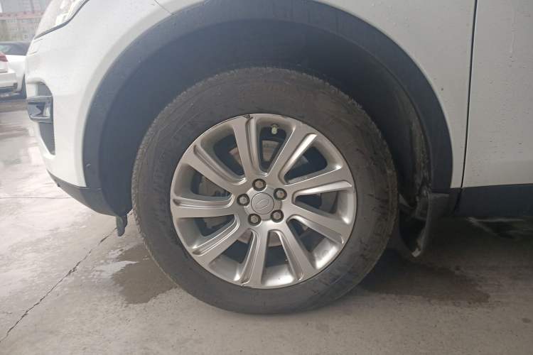 Used Land Rover Discovery Sport 2018 240 PS SE Version Exterior 4