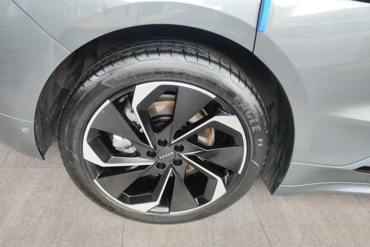 Used Zeekr 001 2022 Ultra-Long Range Single-Motor WE Version Right Rear Wheel Hub