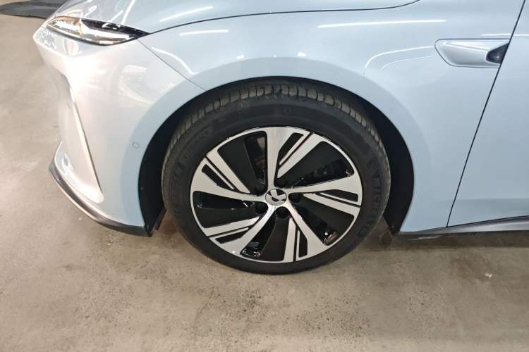 Used Nio ET5 2024 75 kWh Left Front Wheel Hub