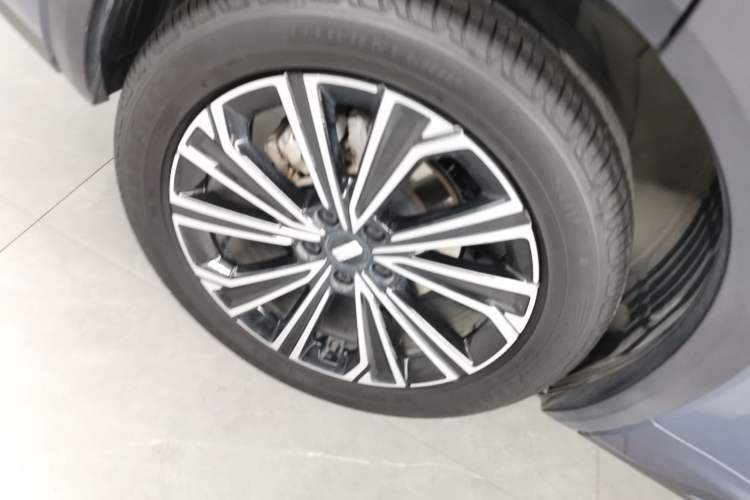 Used Geely Galaxy Xingjian 7 EM-i 2025 120km Flagship Edition Exterior 5