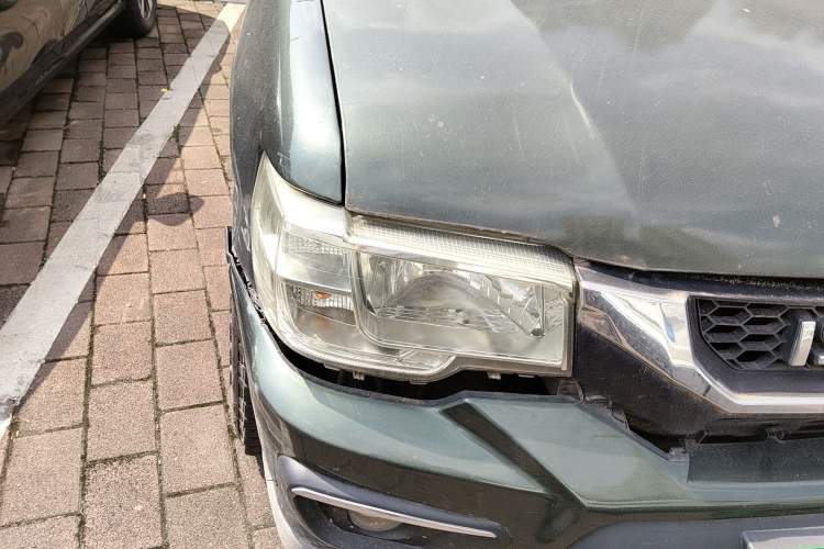 Used Isuzu Pickup 2015 2.8T Four-Wheel Drive 4JB1CT Right Front Headlight