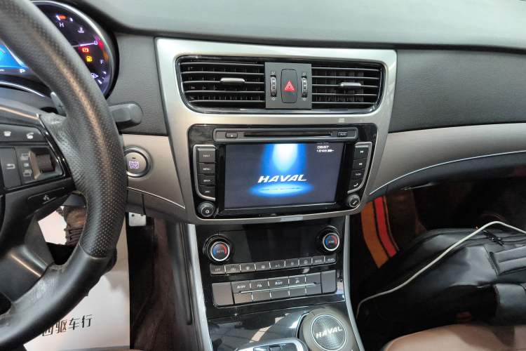 Used Haval H8 2017 2.0T Gasoline 4x4 Smart Enjoyment Version
