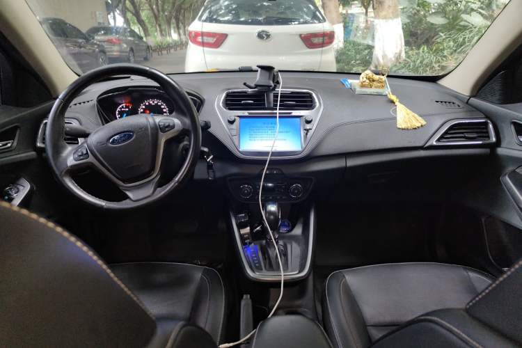 Used Ford Escort 2015 1.5L Automatic Fashion Model Center Console