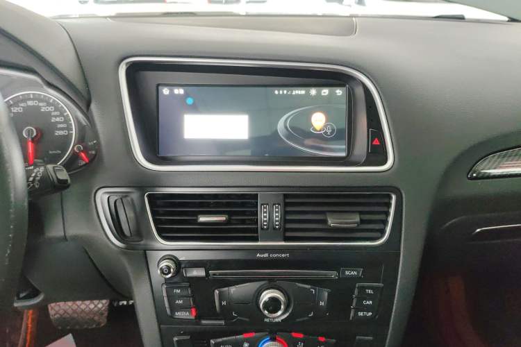 Used Audi Q5 2017 40 TFSI Ambition Edition Audio And AC Panel