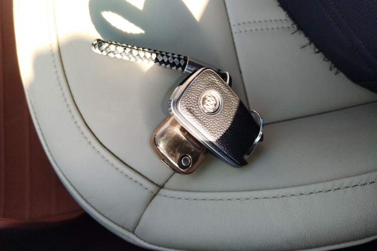 Used Buick Regal 2015 2.0L Elite Fashion Edition Vehicle Key