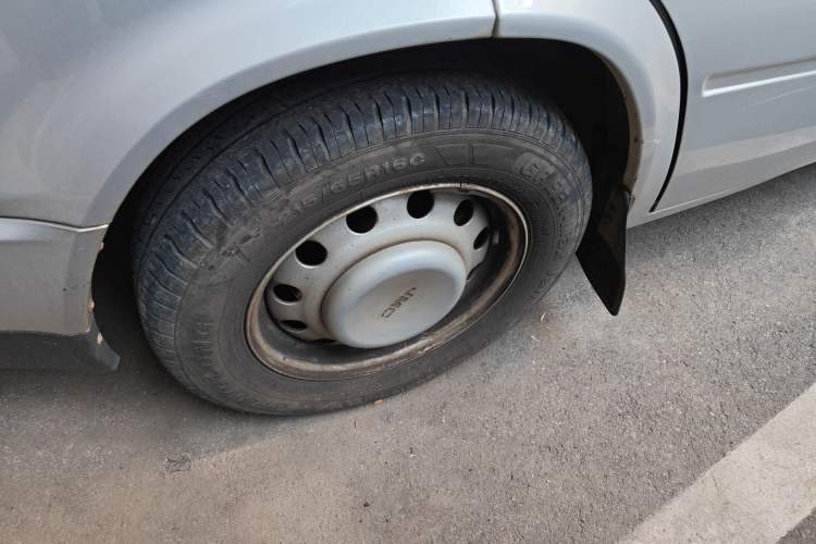 Used JMC Transit 2019 2.8T Commercial Version Short Wheelbase Mid-Roof 3-Seater China VI Standard JX493