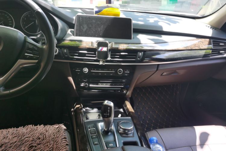 Used BMW X5 2017 xDrive28i Center Console