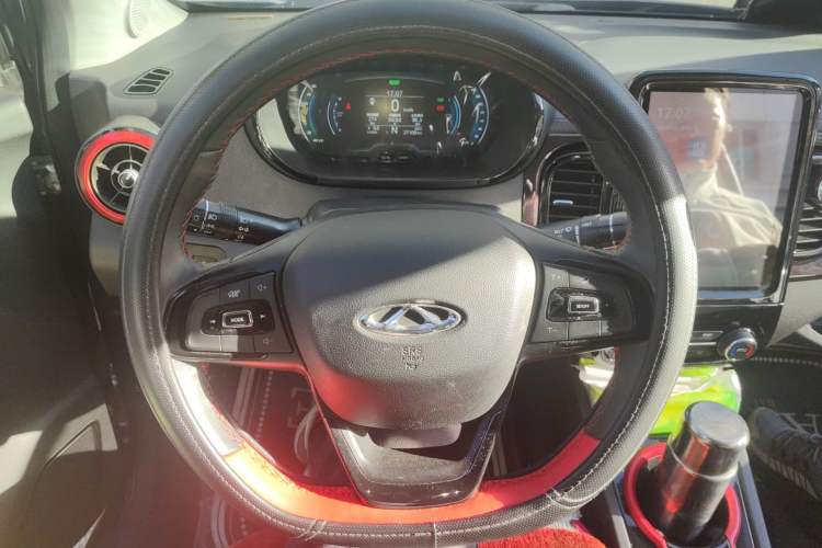 Used Chery QQ Little Ant 2022 Restyled Version Sweet Pink Edition Half-Sugar Version 30.6 kWh 30 kW 301 km Steering Wheel