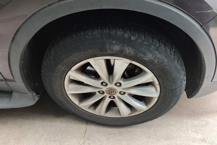 Used Buick Envision 2014 28T Four-Wheel Drive Elite Model Right Front Wheel Hub