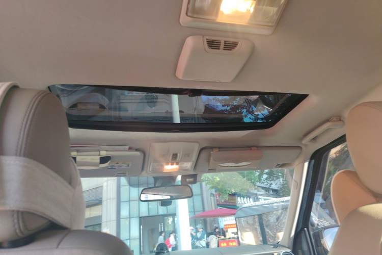 Used Land Rover Discovery 2011 3.0 SDV6 HSE Diesel Version Headliner