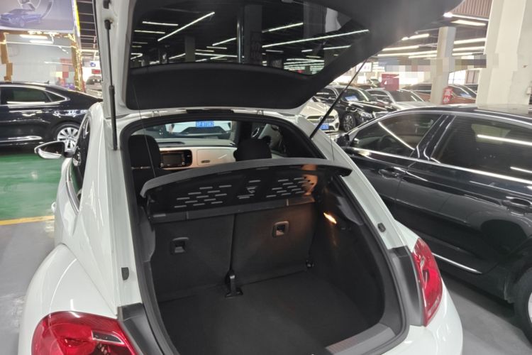 Used Volkswagen Beetle 2015 180TSI model Trunk