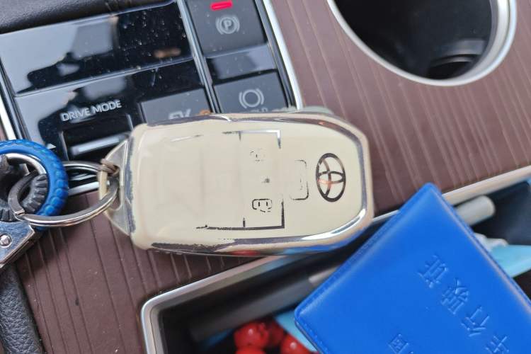 Used Toyota Granvia 2023 2.5L Hybrid Prestige PLUS Edition Vehicle Key