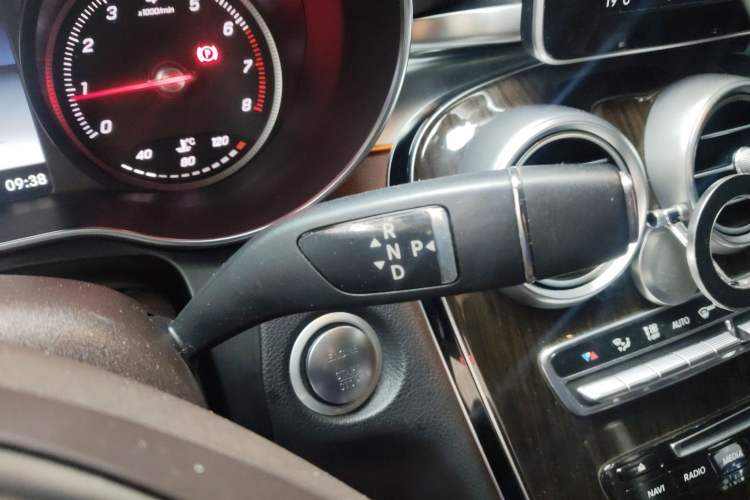 Used Mercedes-Benz GLC 2018 GLC 260 4MATIC Luxury Model Gear Lever