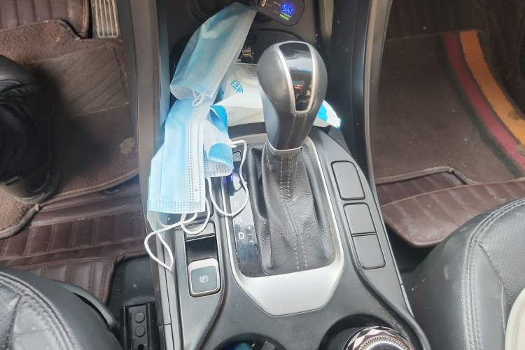 Used Hyundai Santa Fe 2015 2.0T Automatic Two-Wheel Drive Smart Version 5 Seats