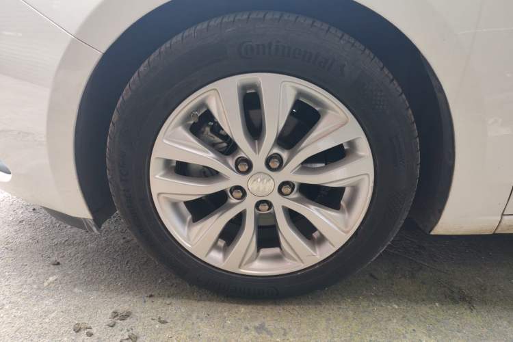 Used Buick GT 2021 Revised Version Flagship 1.5L Automatic Elite Edition Left Front Wheel Hub