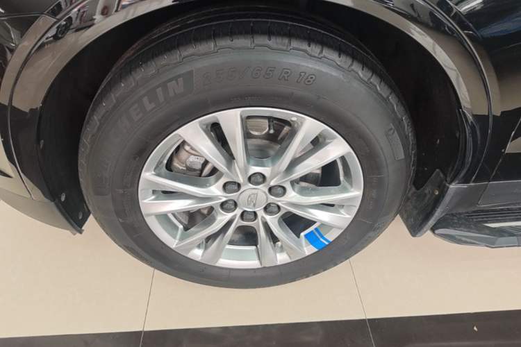 Used Cadillac XT5 2022 2.0T Two-Wheel Drive Luxury Version Left Front Wheel Hub