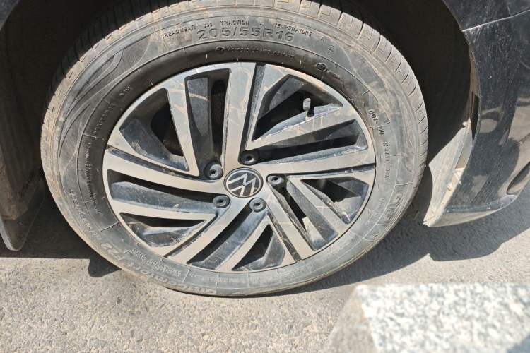 Used Volkswagen Lavida 2023 300TSI DSG Starry Full-Comfort Edition Right Front Wheel Hub