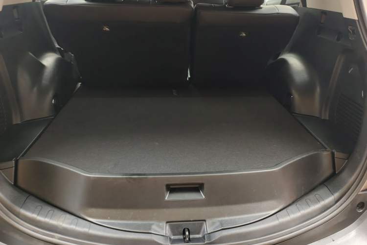 Used Toyota RAV4 2015 2.0L CVT Two-Wheel Drive Fashion Edition Trunk