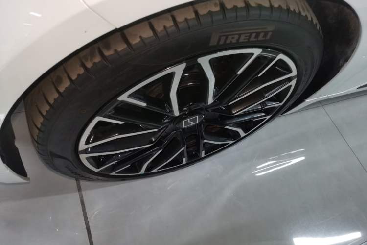 Used Zeekr 001 2025 YOU Edition 100 kWh All-Wheel Drive Left Front Wheel Hub