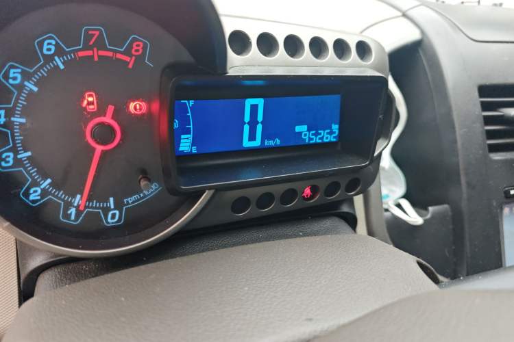 Used Chevrolet Aveo Sonic 2011 Sedan 1.4L MT SL