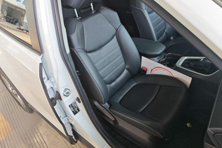 Used Toyota RAV4 2022 2.0L CVT Two-Wheel Drive Fashion Plus Edition Right Front Seat