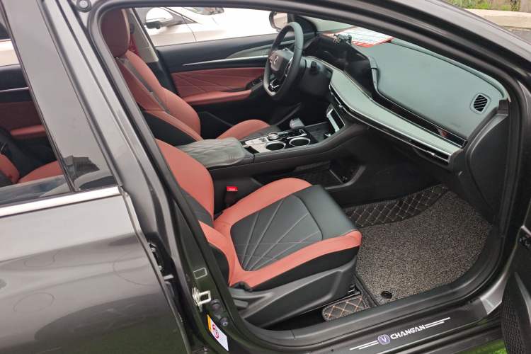 Used CHANGAN Eado 2024 PLUS Blue Whale NE 1.4T GDI DCT High-Energy Edition
