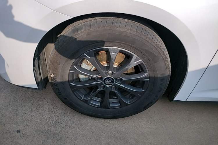 Used BYD Qin L 2024 DM-i 80KM Leading Model Left Front Wheel Hub