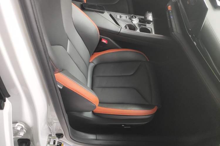 Used CHANGAN UNI-V 2023 1.5T Prestige Model
