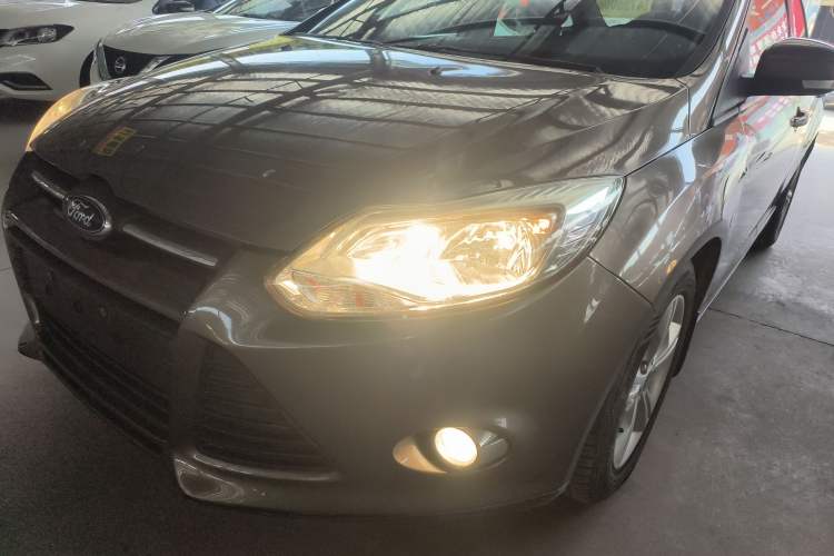 Used Ford Focus 2012 Sedan 1.6L Automatic Fashion Edition