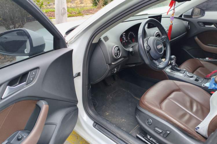 Used Audi A3 2014 Sportback 35 TFSI Automatic Comfort Model Driver Seat