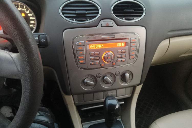 Used Ford Focus 2011 Sedan 1.8L Automatic Fashion Edition
