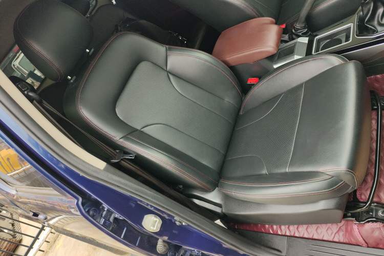 Used Huanghai Xianglong 2020 2.5T N1S Two-Wheel Drive Diesel Sport Edition with Extended Flat-Bottom Cargo Bed China VI Emission Standard JE4D25Q6A
