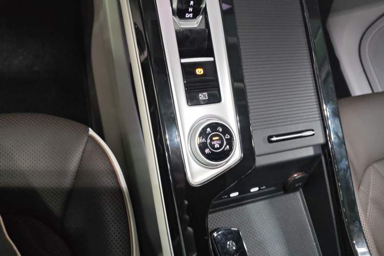 Used Volkswagen Tavendor 2023 380TSI Four-Wheel Drive R-Line First Edition
