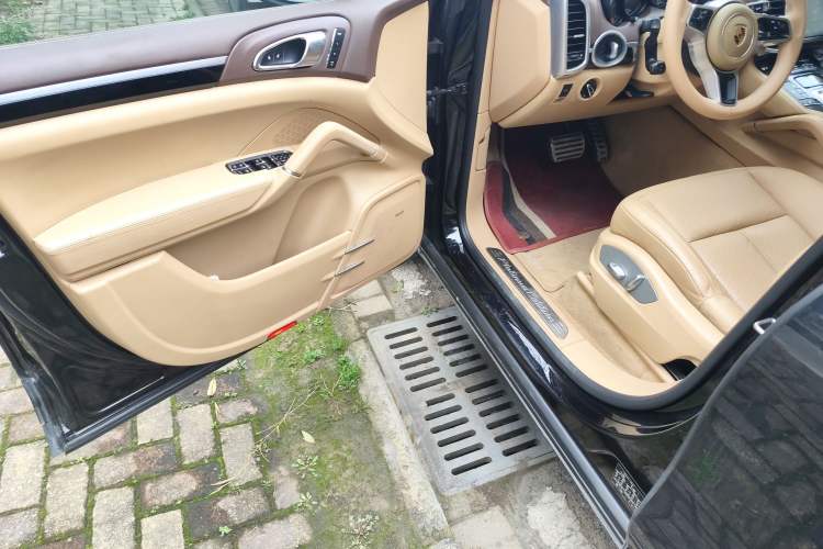 Used Porsche Cayenne 2014 Cayenne Platinum Edition 3.0T