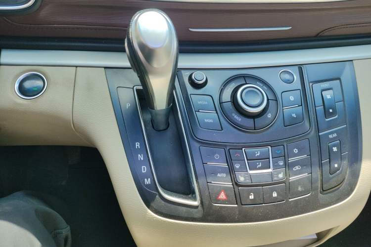 Used Buick GL8 2017 25S Prestige Version China V Standard Gear Lever